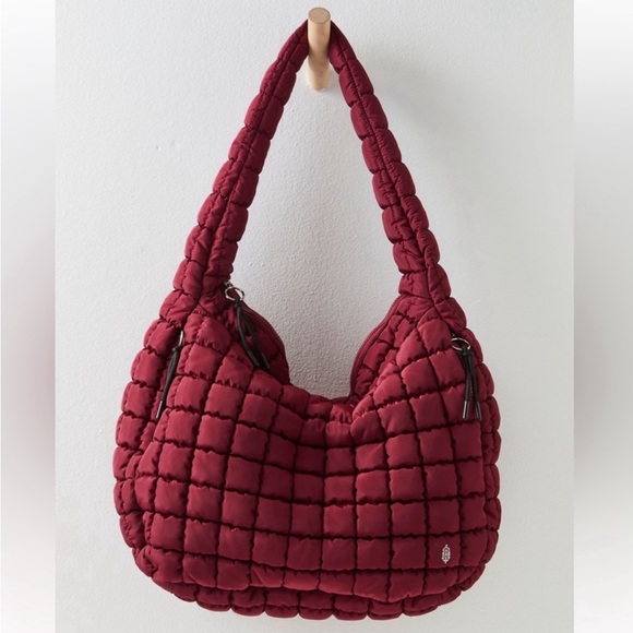 NWT Free People movement quilted carryall in Mulberry *SOLD OUT - Picture 1 of 3